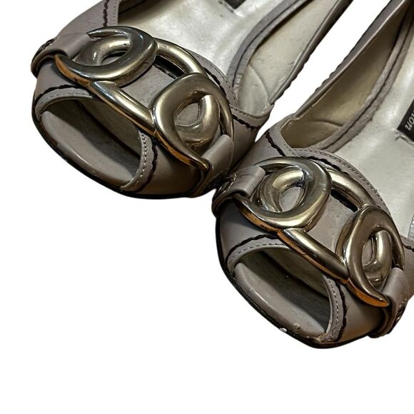 Taupe Zara Women’s Heels size 37 Gold Tone Metal Detail. Contrast Stitching - Picture 6 of 14